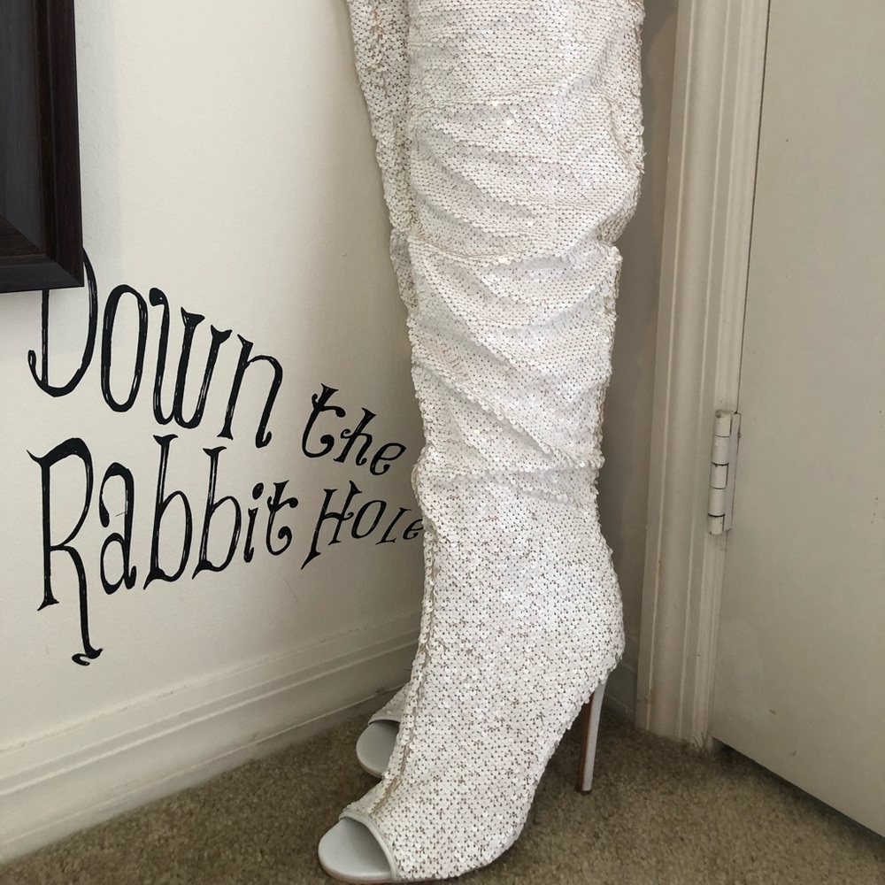 Whithe high knee boots